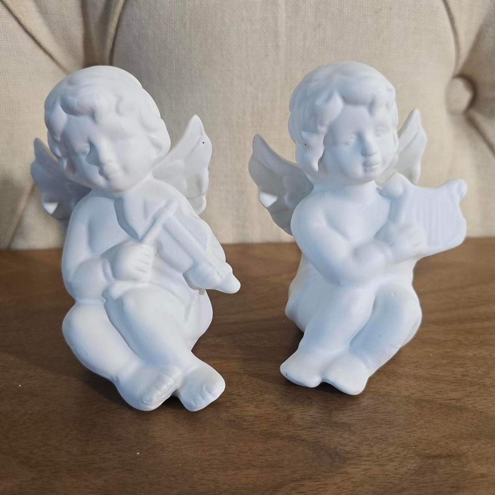 Pair of white cherub angel figurines with musical instruments 4"
